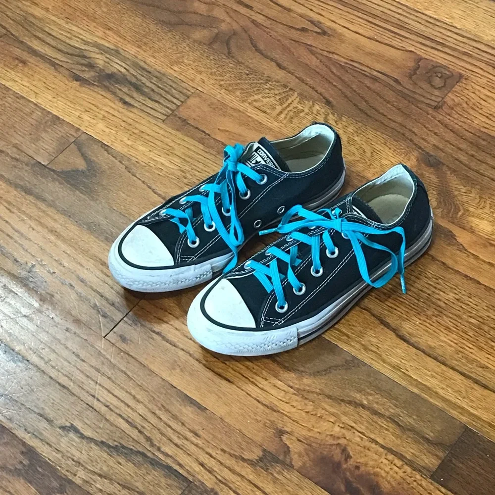 Converse All Stars Fashion Sneakers Shoes Boys Size 4 Girls Size 6 Smoke Free